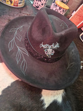 Load image into Gallery viewer, Custom Burned Felt Cowgirl Hat
